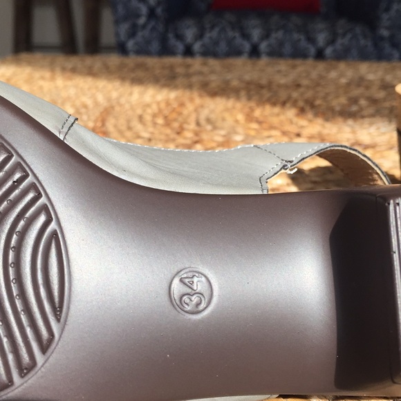 Gray sandals - Picture 3 of 3